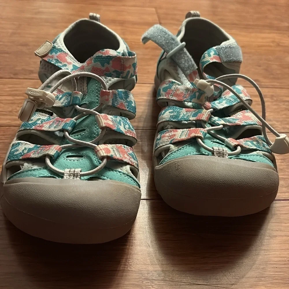 Keen Teal and Pink Sandals - women’s size 6 - outdoor - protected toe